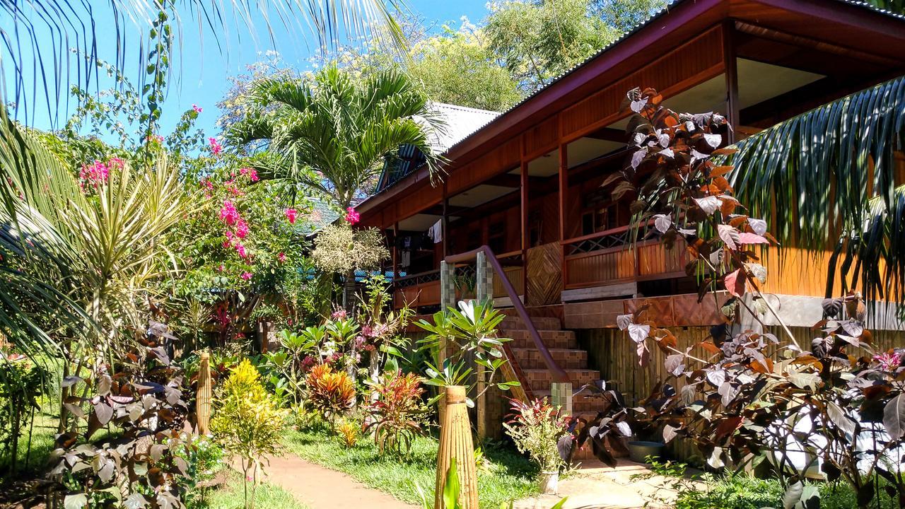 Panorama Backpackers Hotel Bunaken Exterior foto