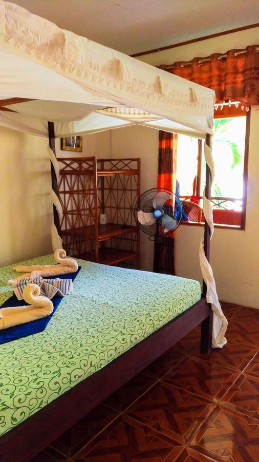 Panorama Backpackers Hotel Bunaken Exterior foto